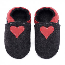 Chaussons en mérinos noir avec coeur rosso fueco