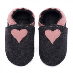 Chaussons en mérinos noir avec coeur caméo