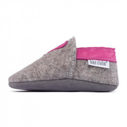 Chaussons en mérinos gris avec coeur fushia