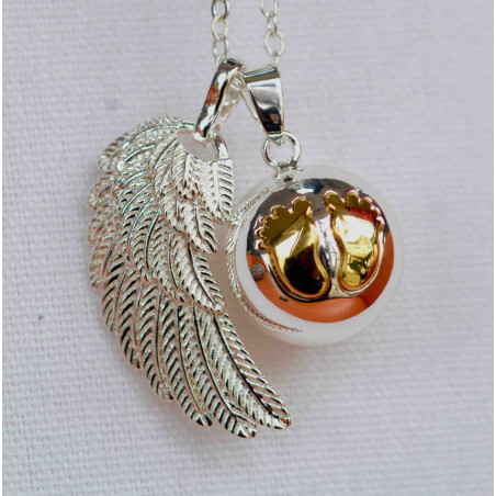 Bola de grossesse, collier avec pendentif et aile d'ange couleur Argent, motif pieds bébé couleur or