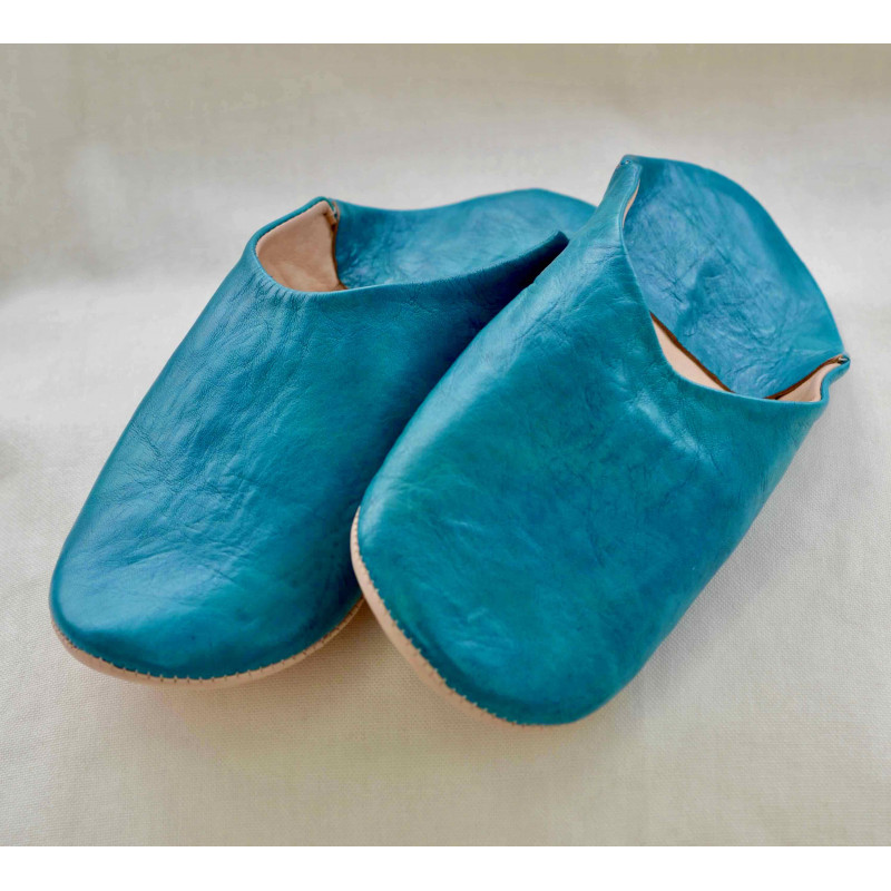 Babouche cuir Bleu caraïbe, semelle cuir, tannage végétal Babouche cuir Bleu caraïbe, semelle cuir, tannage végétal