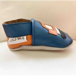 Chaussons cuir souple Tractopelle fond bleu bébé, enfant, garçon.