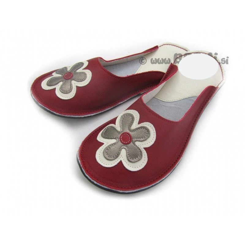 Chaussons cuir adulte Fleurs fond bordeaux