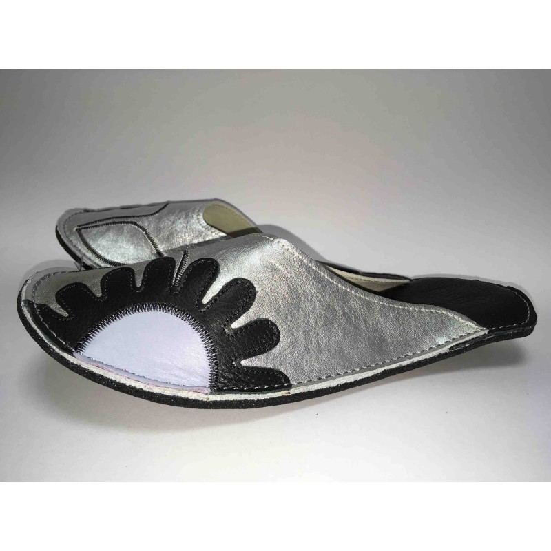 Chaussons cuir adulte Fleurs violette fond argenté Chaussons cuir adulte Fleurs violette fond argenté