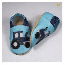 Chausson cuir souple tracteur fond bleu ciel