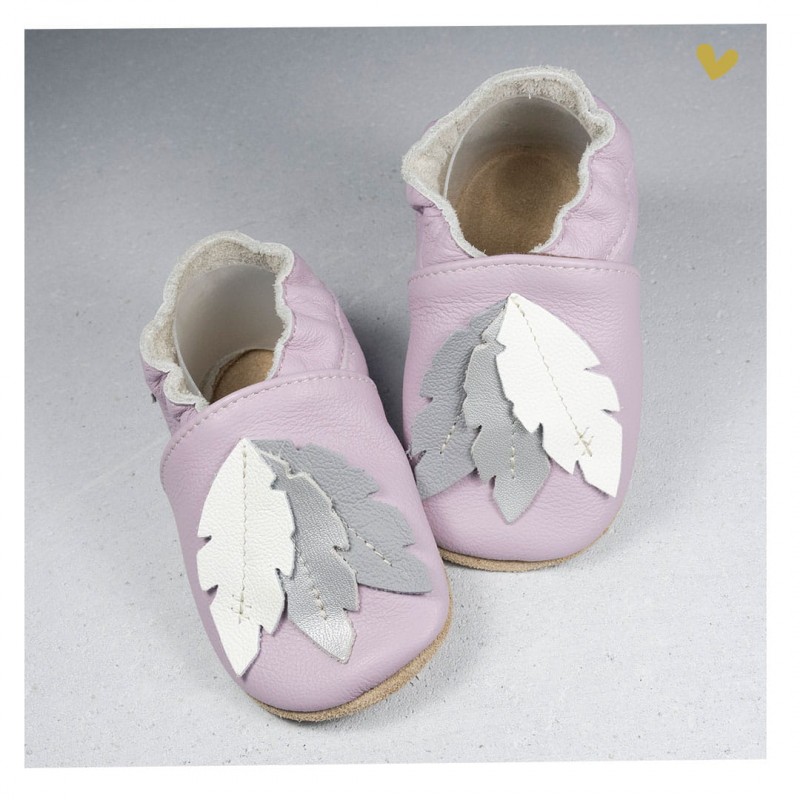 Chaussons cuir souple Plume fond rose