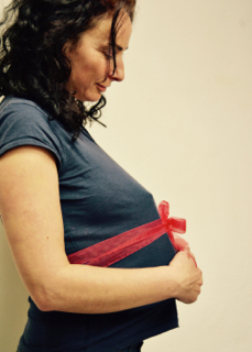 Caroline Morel enceinte d'un bébé et de son nouveau projet "Nat-essence"