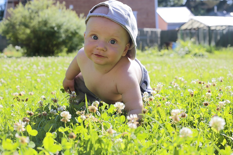 bébé devient mobile